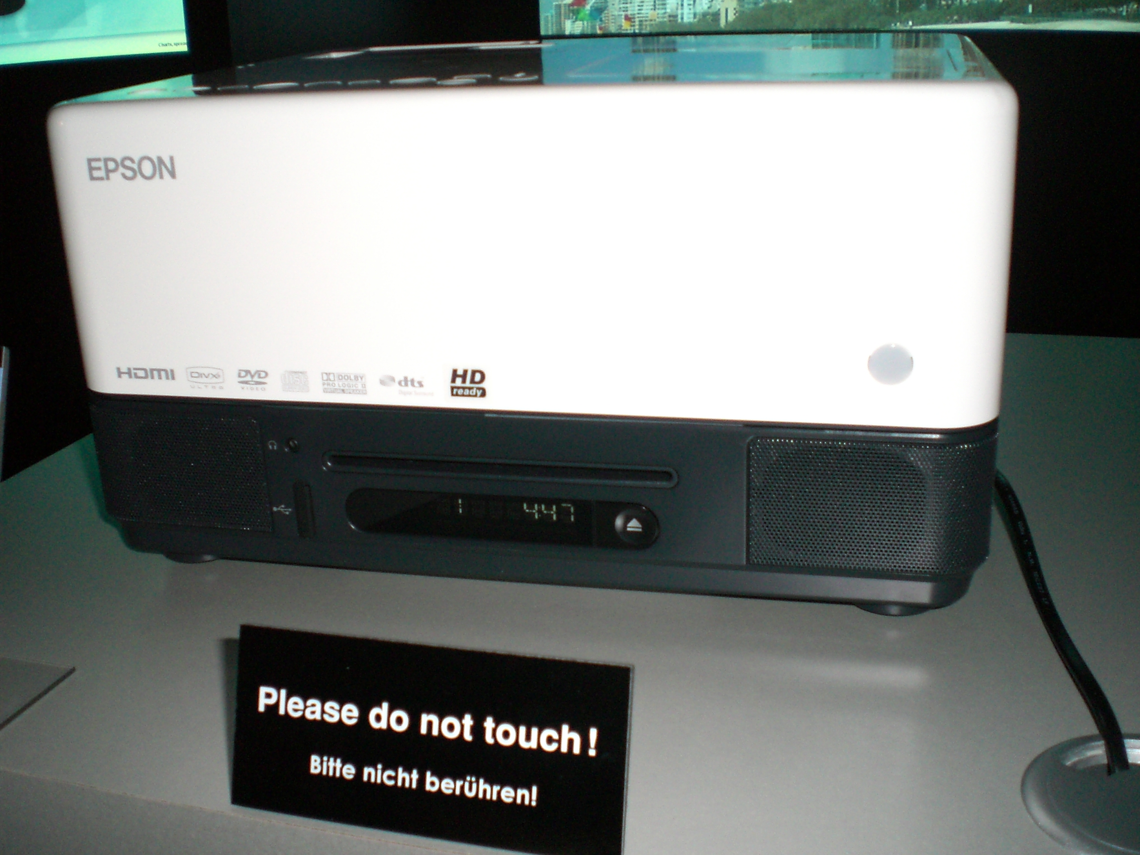 Epson EMP TWD10 Beamer: Technische Daten, PDFs & Abstandsrechner