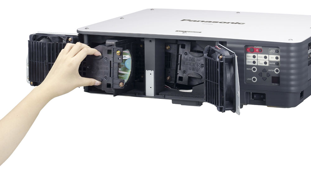 Panasonic PT D4000E/U/L XGA DLP Beamer